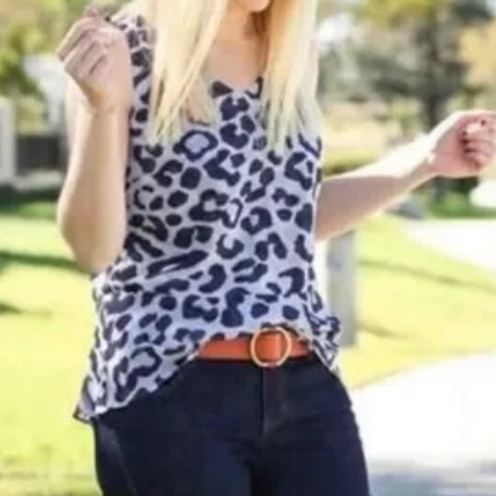 CAbi #5536 Spring Feline Sleeveless Blouse Size XS Purple Black Leopard Print
